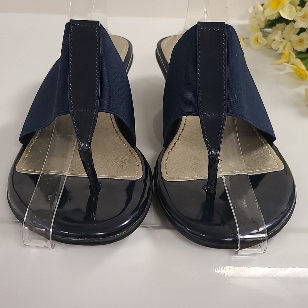 East 5th NWOT Navy Slip On Sandals / Shoes - Size 9.5 - Picture 4 of 7